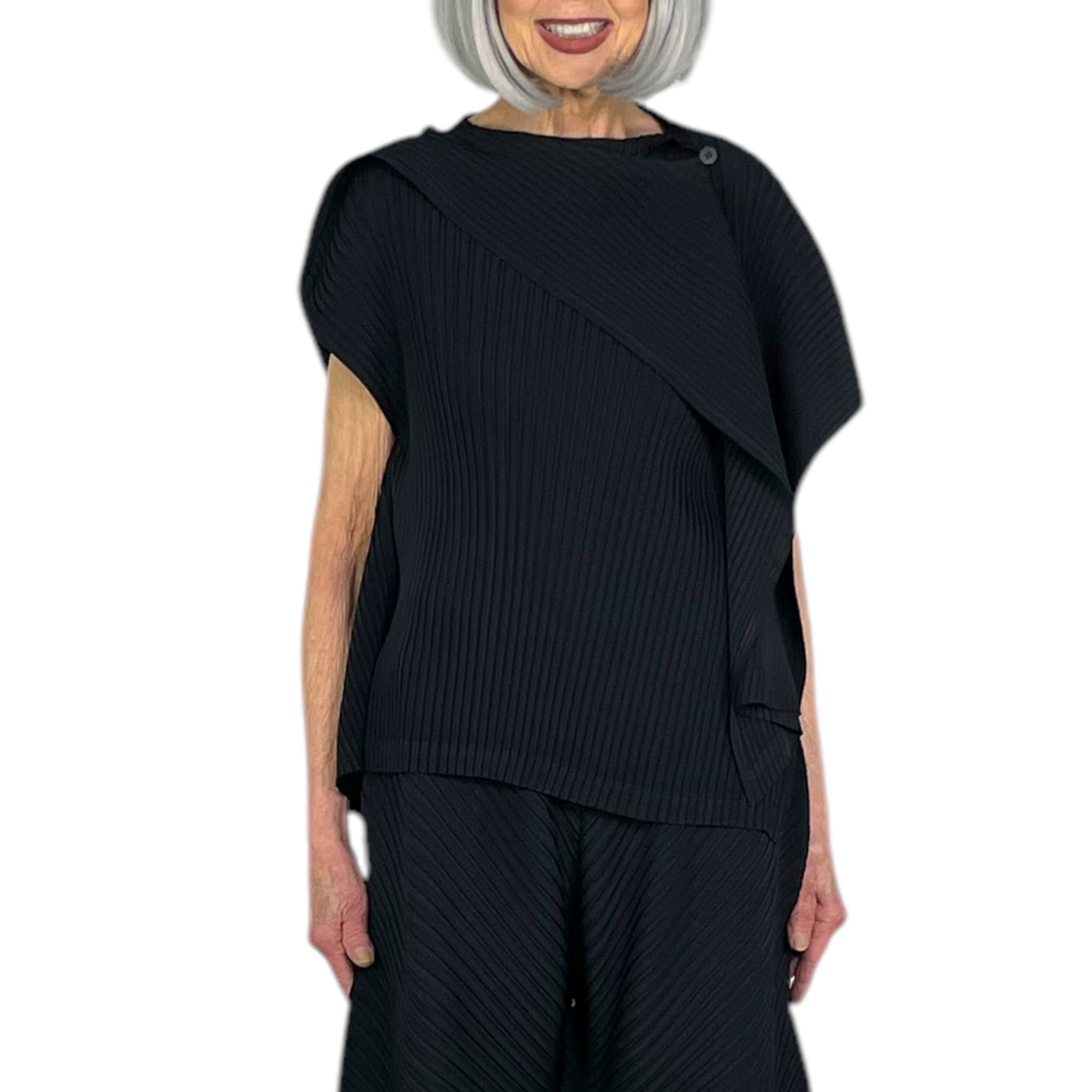 トップス ISSEY MIYAKE VIGOR PLEATS SOLID photonov112024_11824pm.jpg?v=