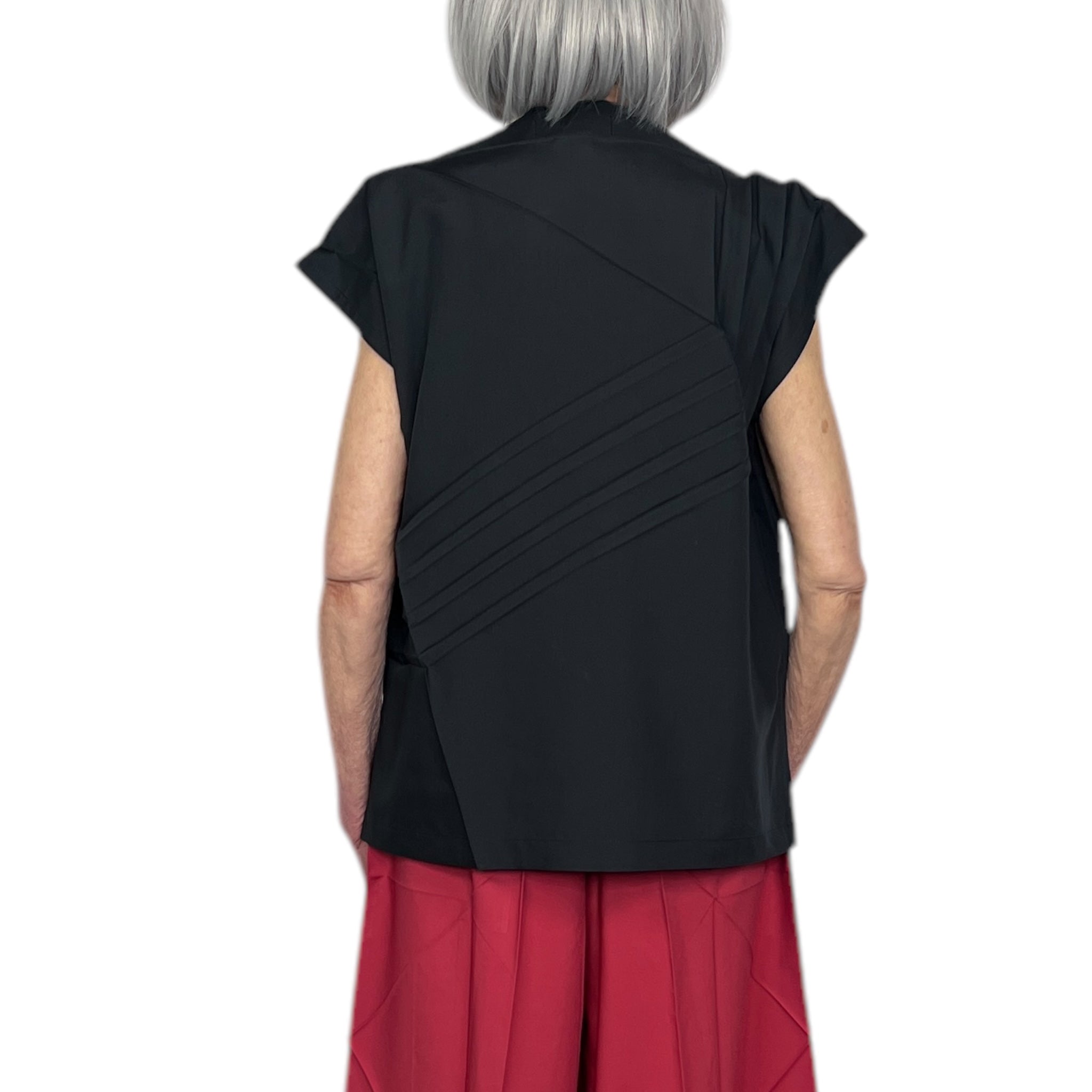 132 5. Issey Miyake – MIO 132 5. Issey Miyake – MIO