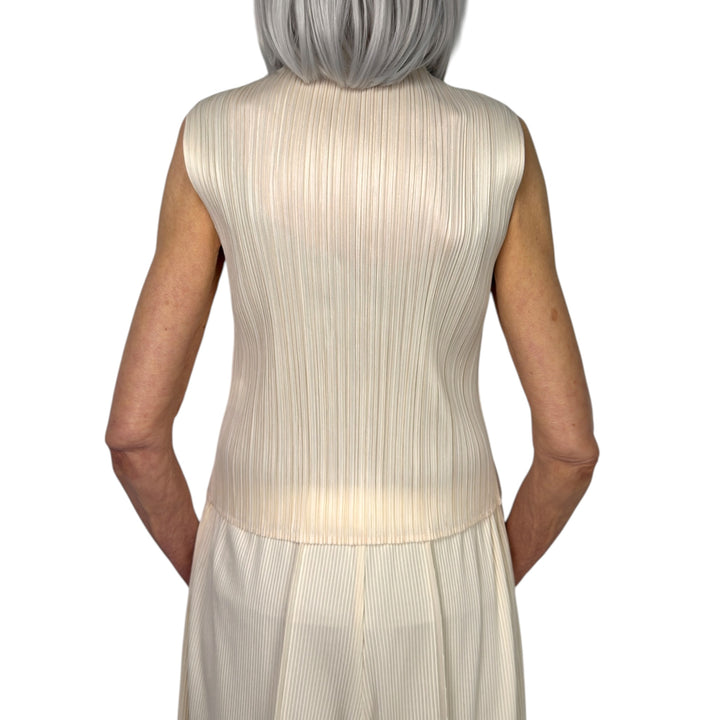 MC : AUGUST SLEEVELESS TOP