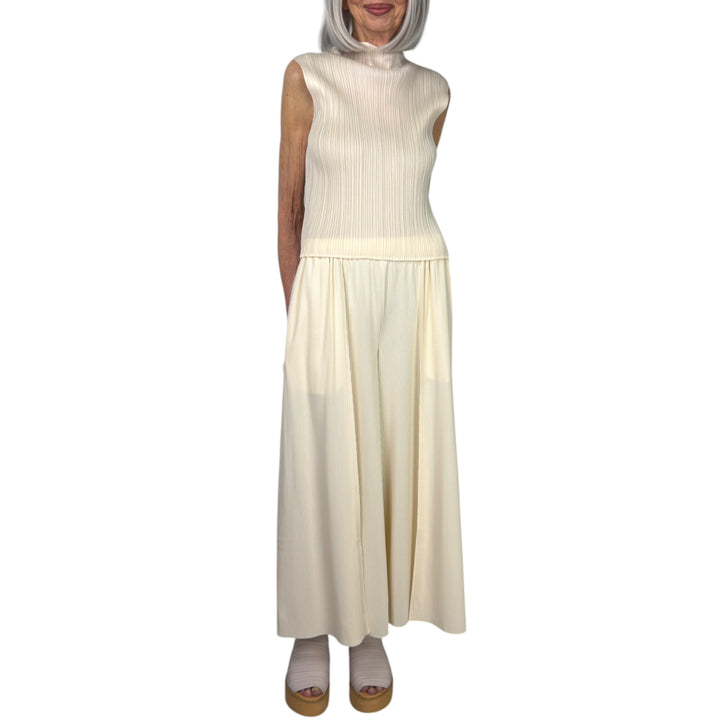 MC : AUGUST SLEEVELESS TOP
