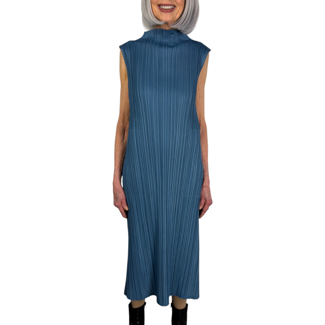MELLOW PLEATS SLEEVELESS DRESS
