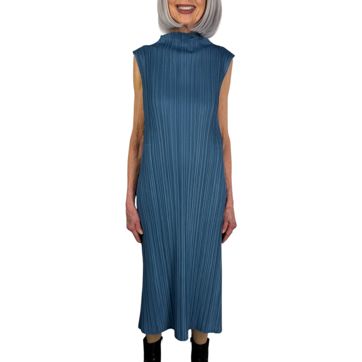 MELLOW PLEATS SLEEVELESS DRESS