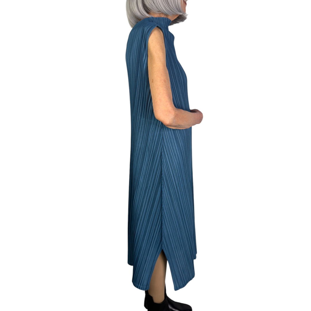 MELLOW PLEATS SLEEVELESS DRESS
