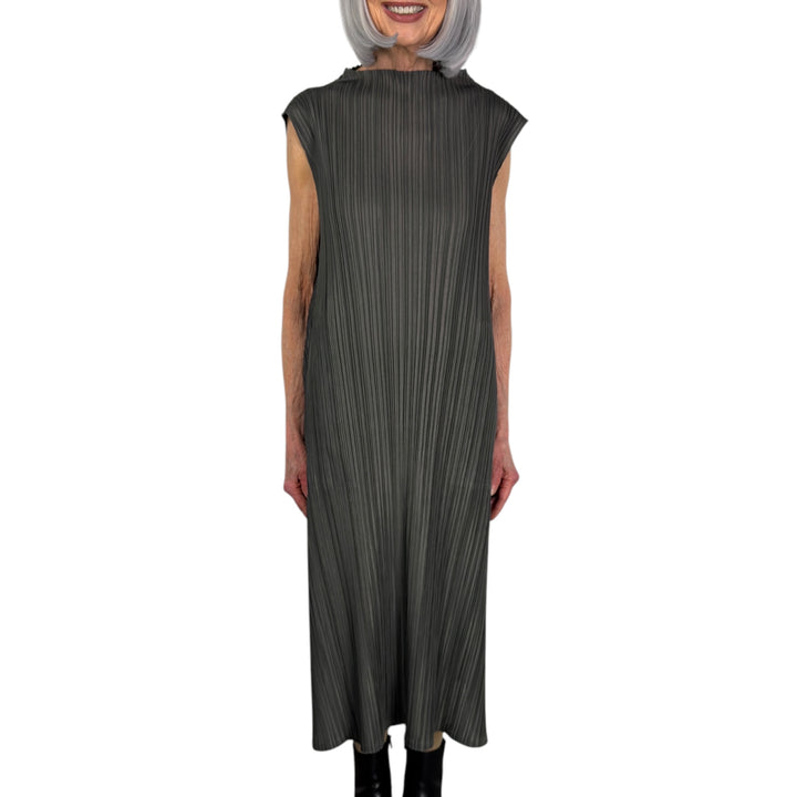 MELLOW PLEATS SLEEVELESS DRESS