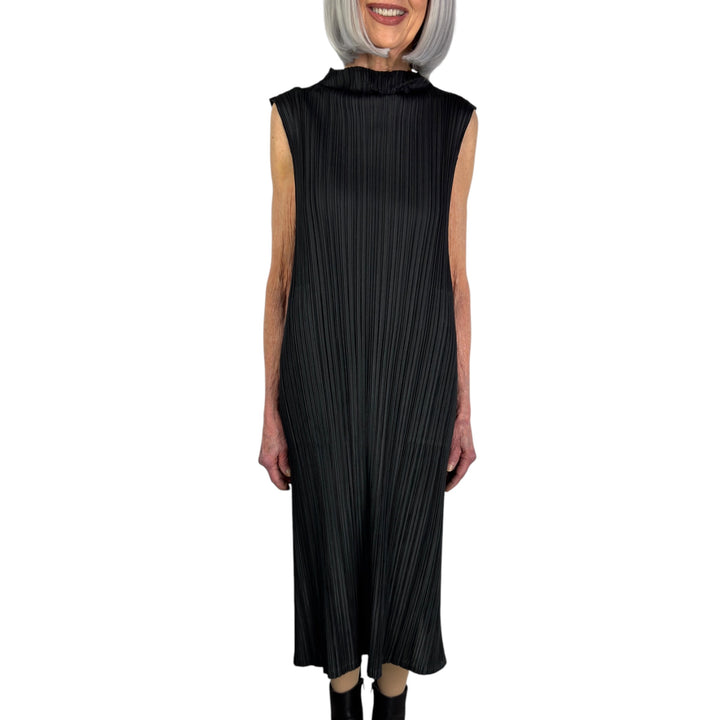 MELLOW PLEATS SLEEVELESS DRESS