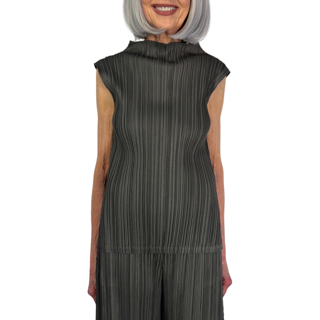 MELLOW PLEATS SLEEVELESS TOP