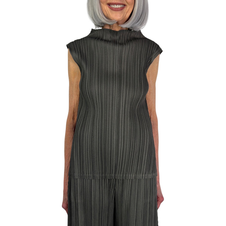 MELLOW PLEATS SLEEVELESS TOP