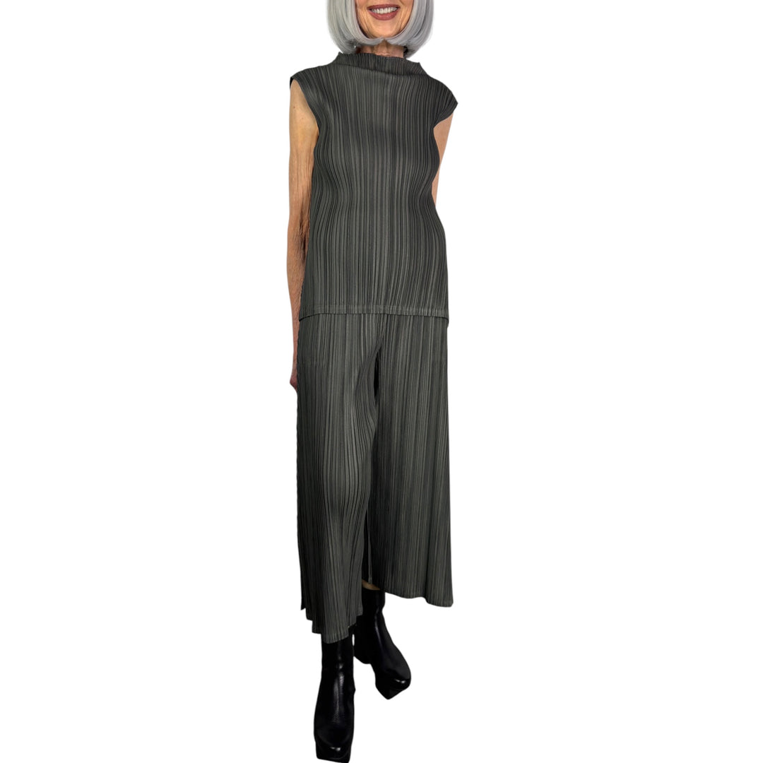 MELLOW PLEATS FLARE PANT