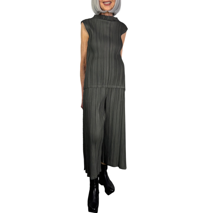 MELLOW PLEATS SLEEVELESS TOP