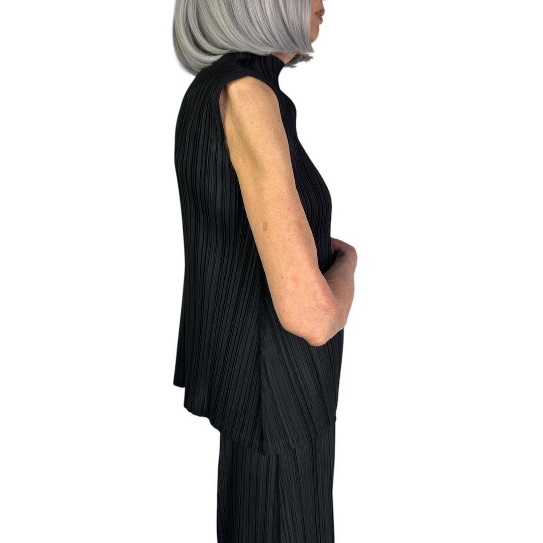 MELLOW PLEATS SLEEVELESS TOP