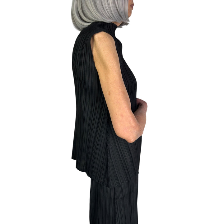 MELLOW PLEATS SLEEVELESS TOP