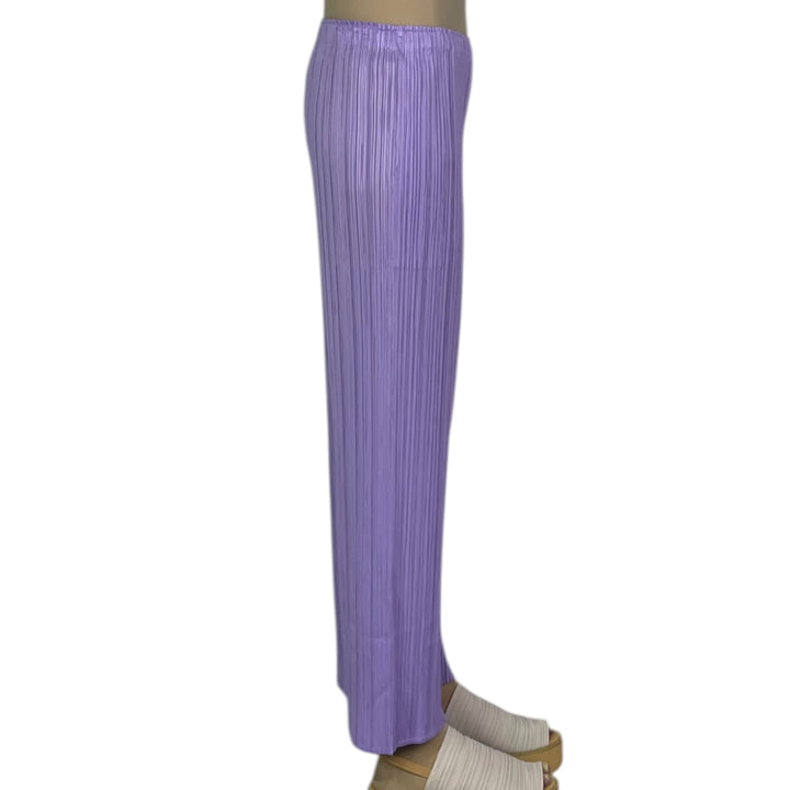 MC : APRIL PANT