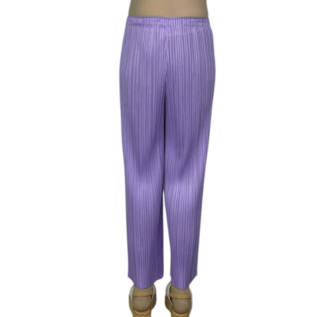 MC : APRIL PANT