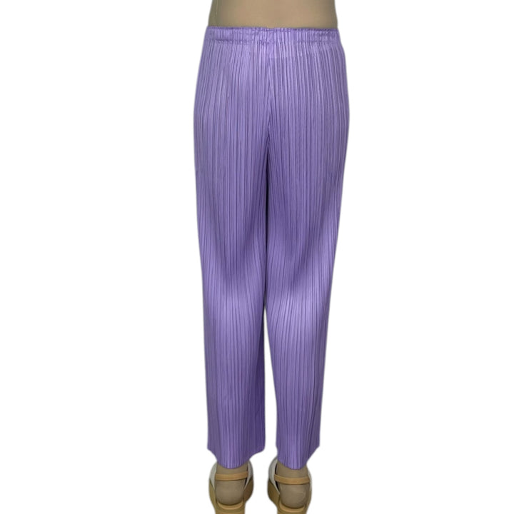 MC : APRIL PANT