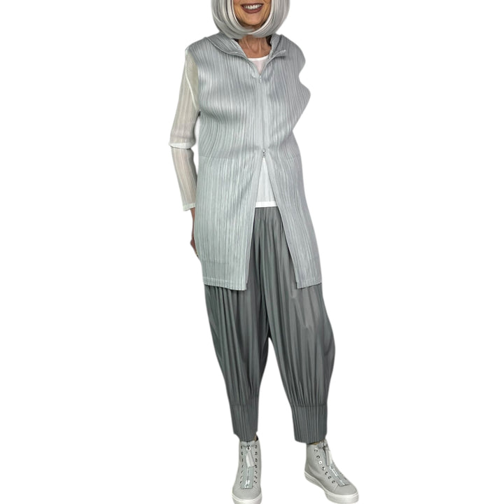 MC : APRIL ZIP FRONT HOODED VEST