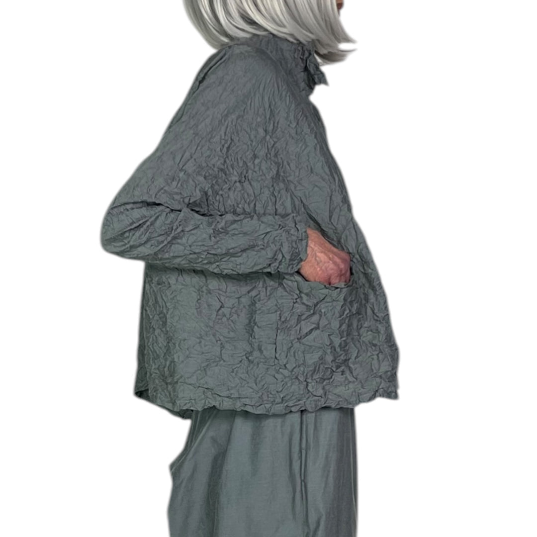 NANACO CRINKLE PLEAT SHORT JACKET