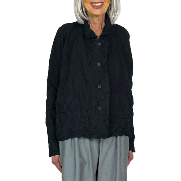 NANACO CRINKLE PLEAT SHORT JACKET