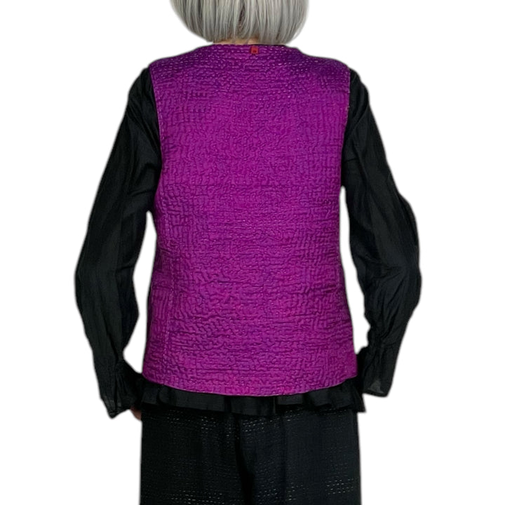 CREW NECK FITTED VEST