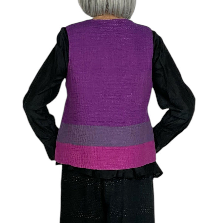 CREW NECK FITTED VEST
