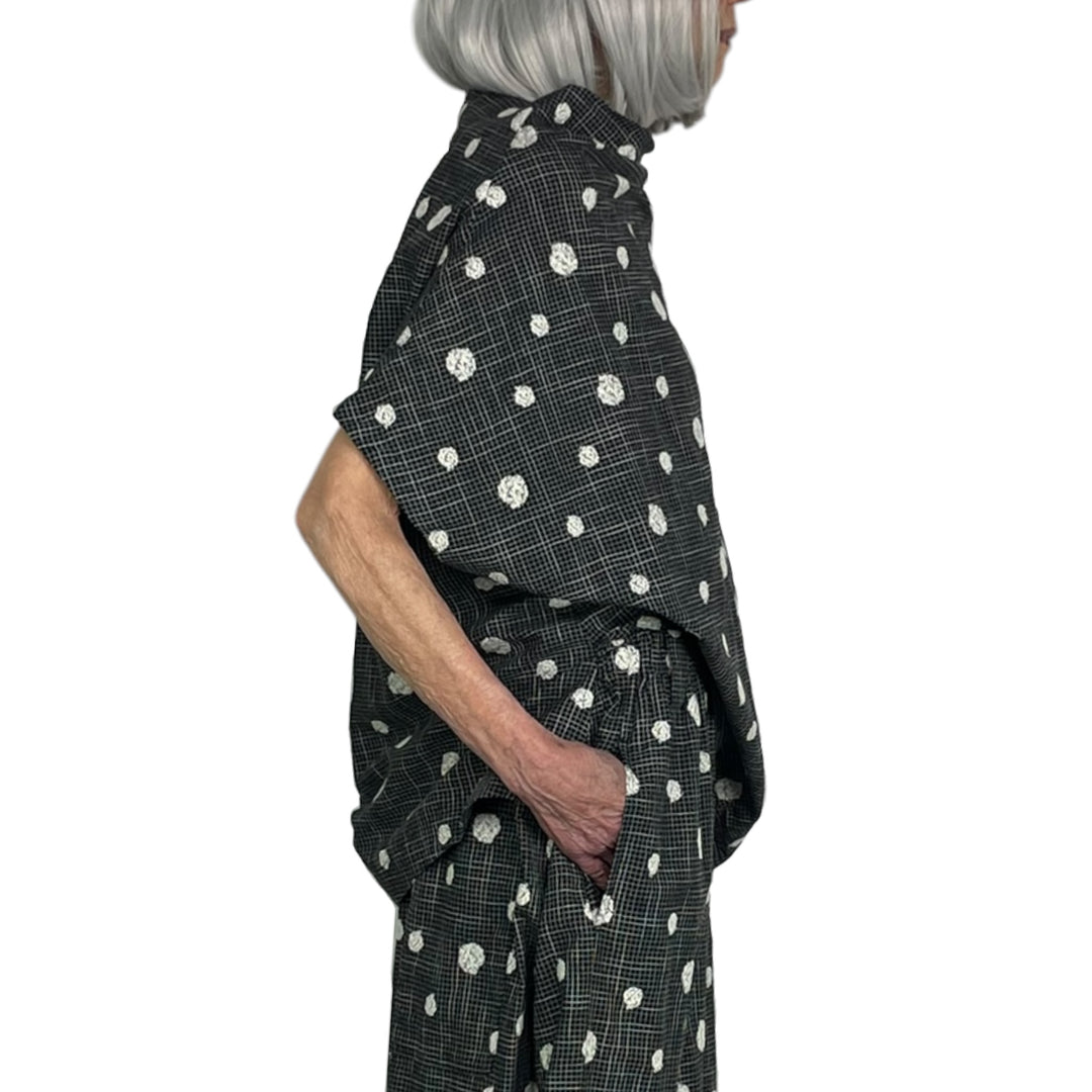 EMBROIDERED DOTS TOP