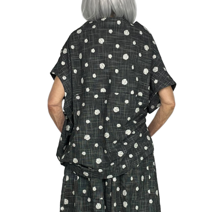 EMBROIDERED DOTS TOP