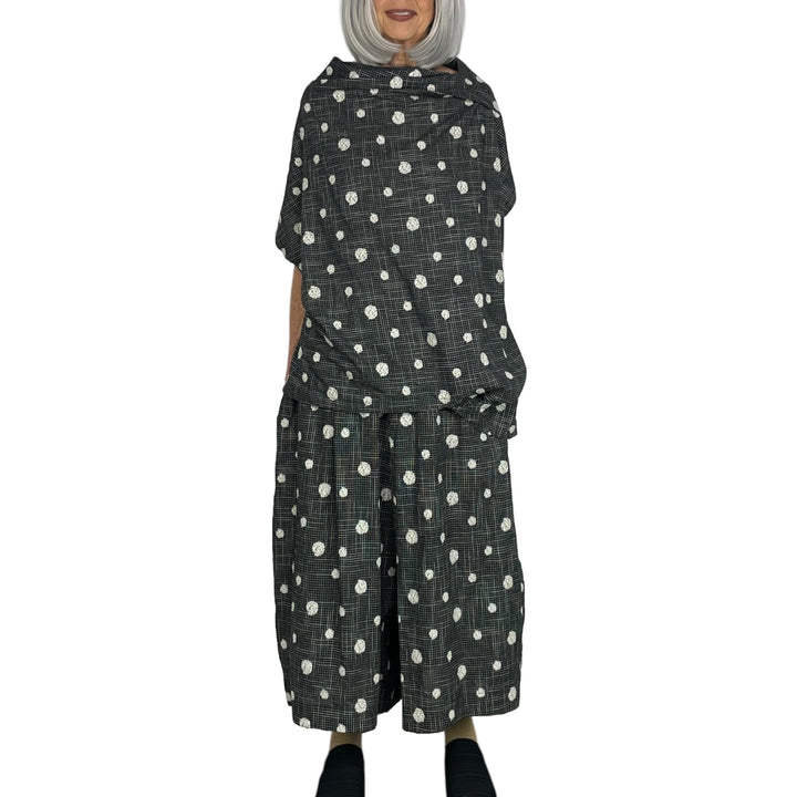 EMBROIDERED DOTS TOP