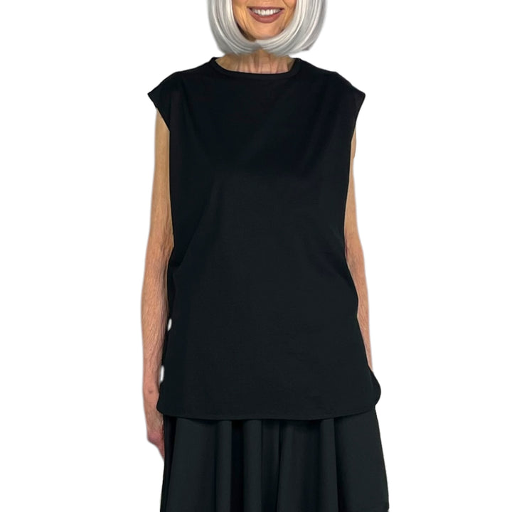 SLEEVELESS CREW NECK T-SHIRT
