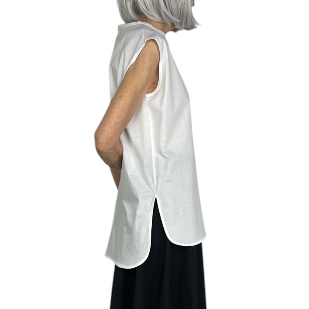 SLEEVELESS CREW NECK T-SHIRT