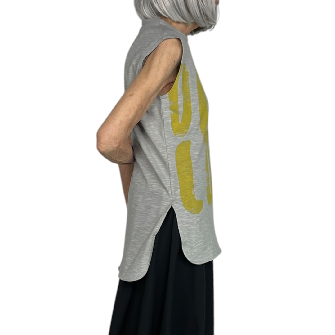 GRAPHIC PRINT SLEEVELESS T-SHIRT