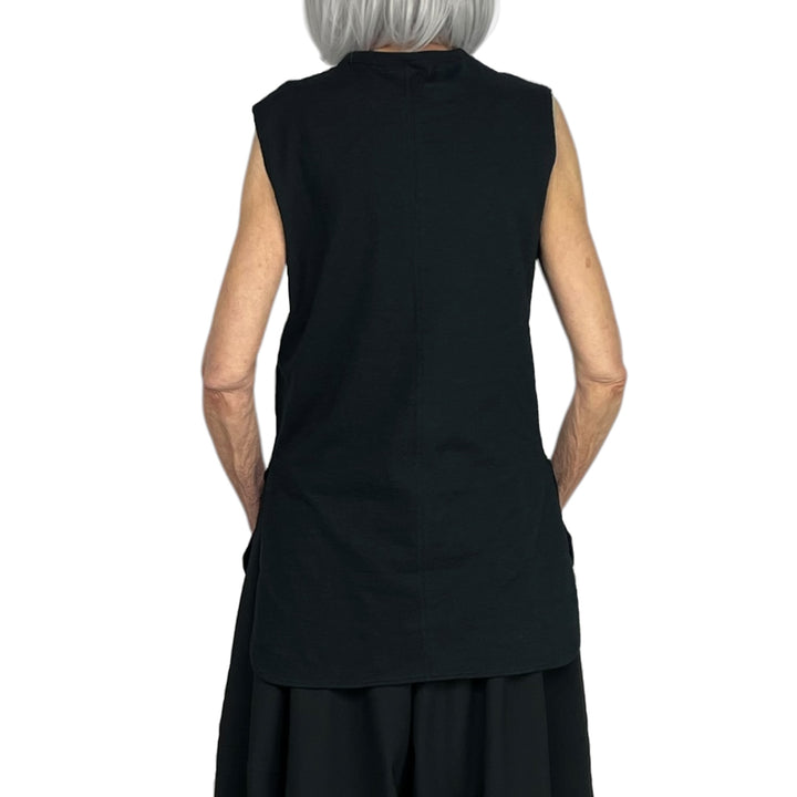 GRAPHIC PRINT SLEEVELESS T-SHIRT