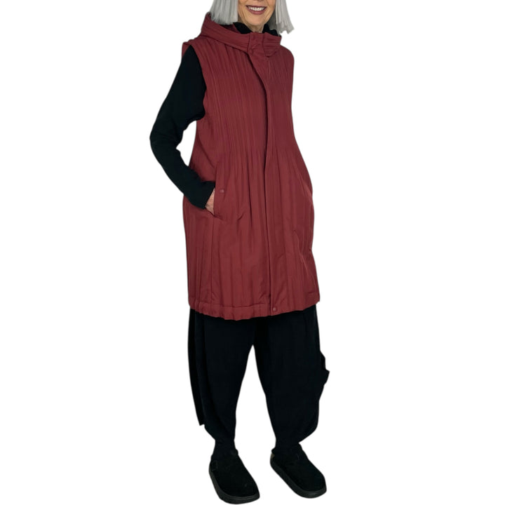 PADDED PLEATS VEST