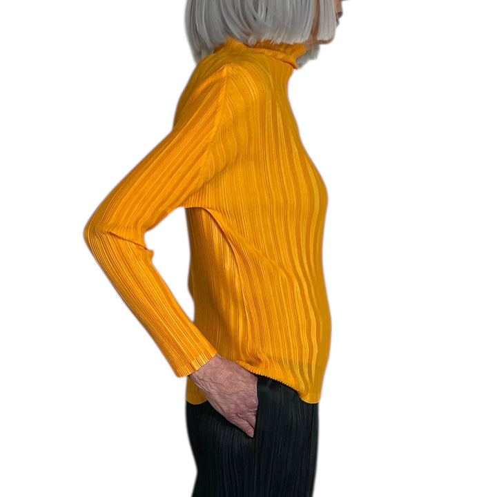 RIB PLEATS DECEMBER TOP