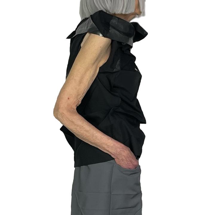 132 5. STANDARD FOIL SLEEVELESS TOP