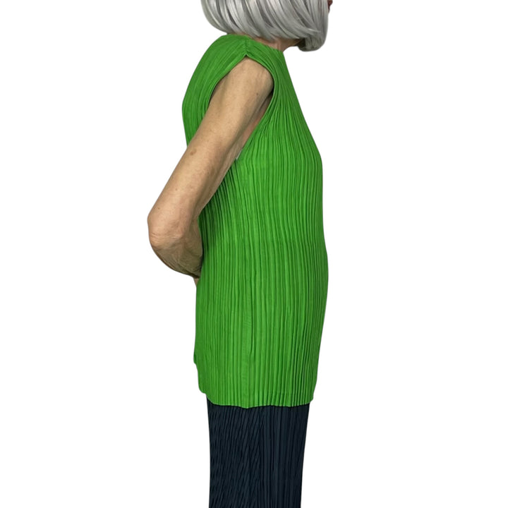 UNFURLING PLEATS TOP