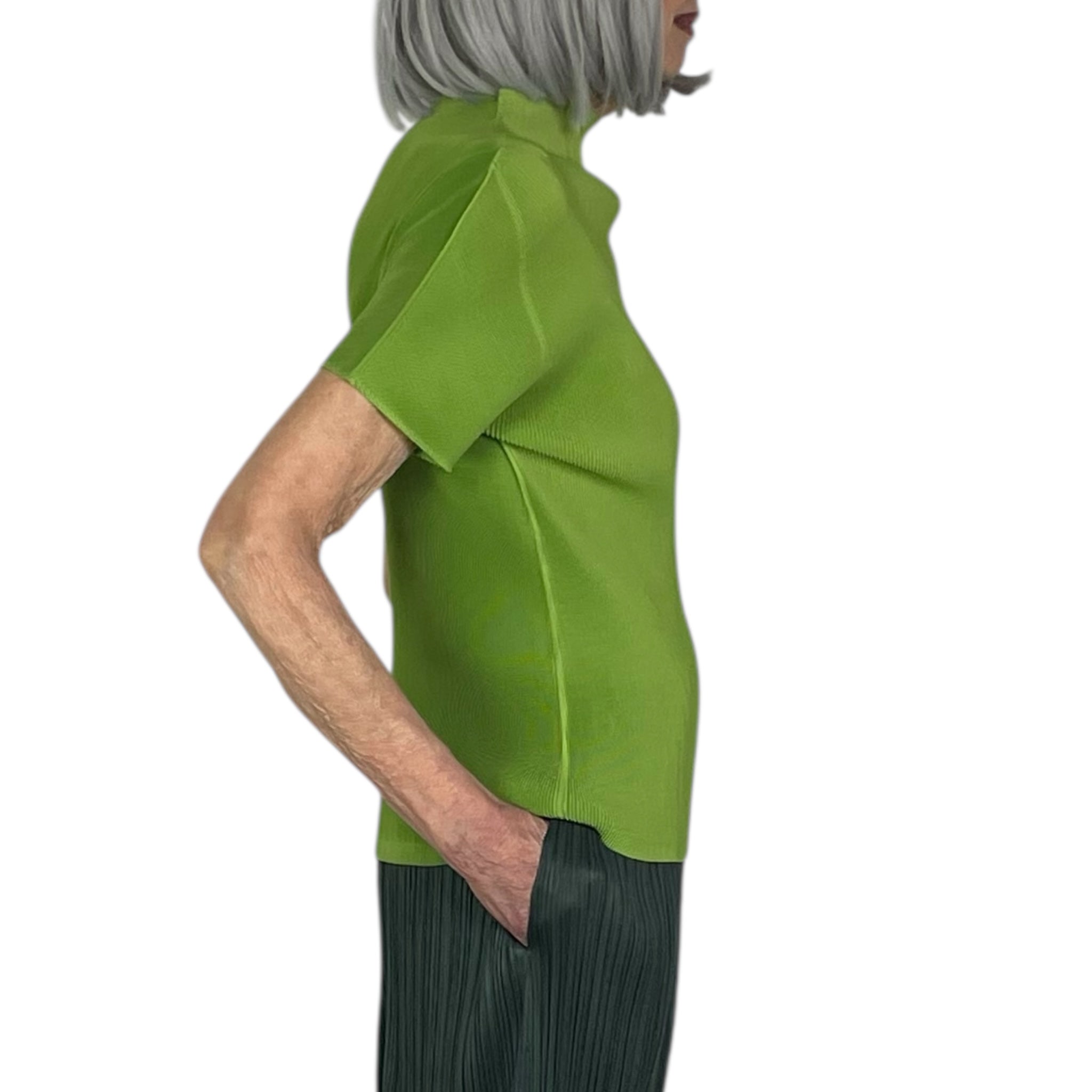 MIST JUNE HI-NECK TOP – MIO