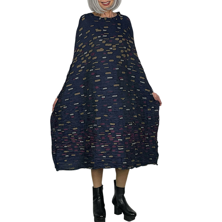 PATCH EMBROIDERED HORIZONTAL PLEAT DRESS
