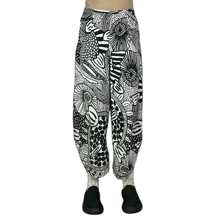 PRINT CURVED LEG PANT