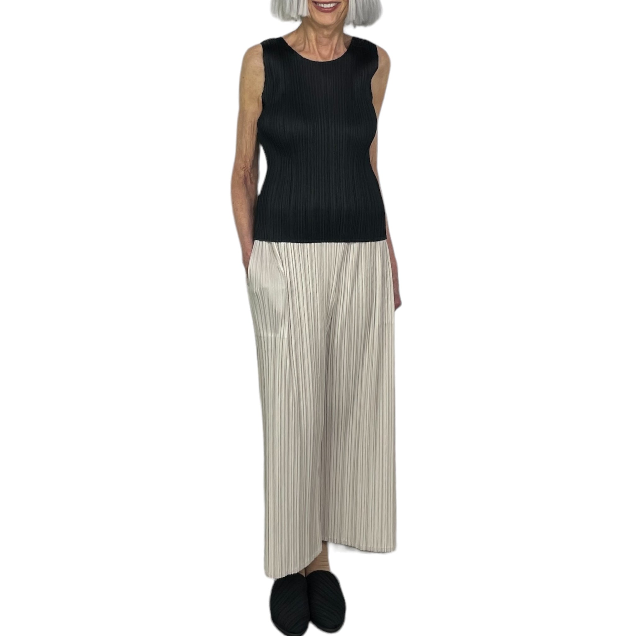 BASICS PLEAT TANK TOP – MIO