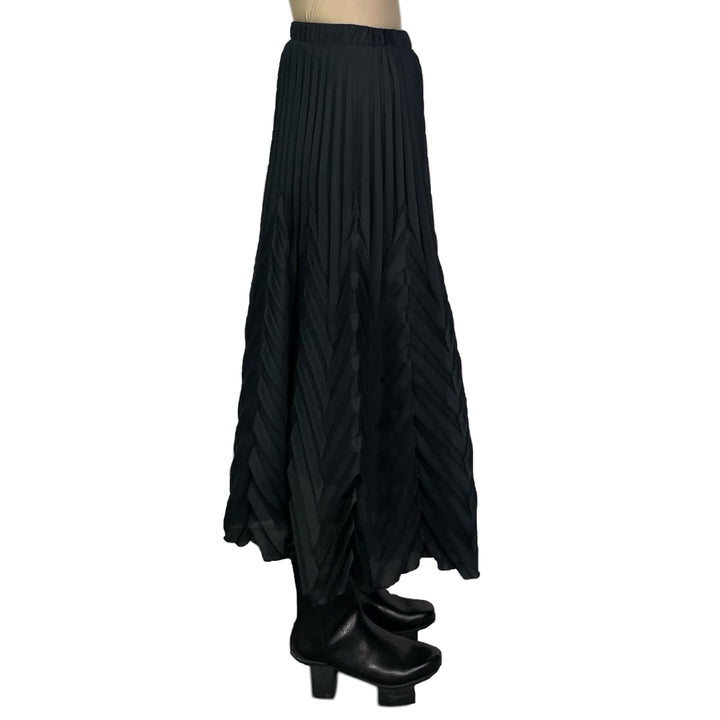 CHEVRON PLEATED SKIRT
