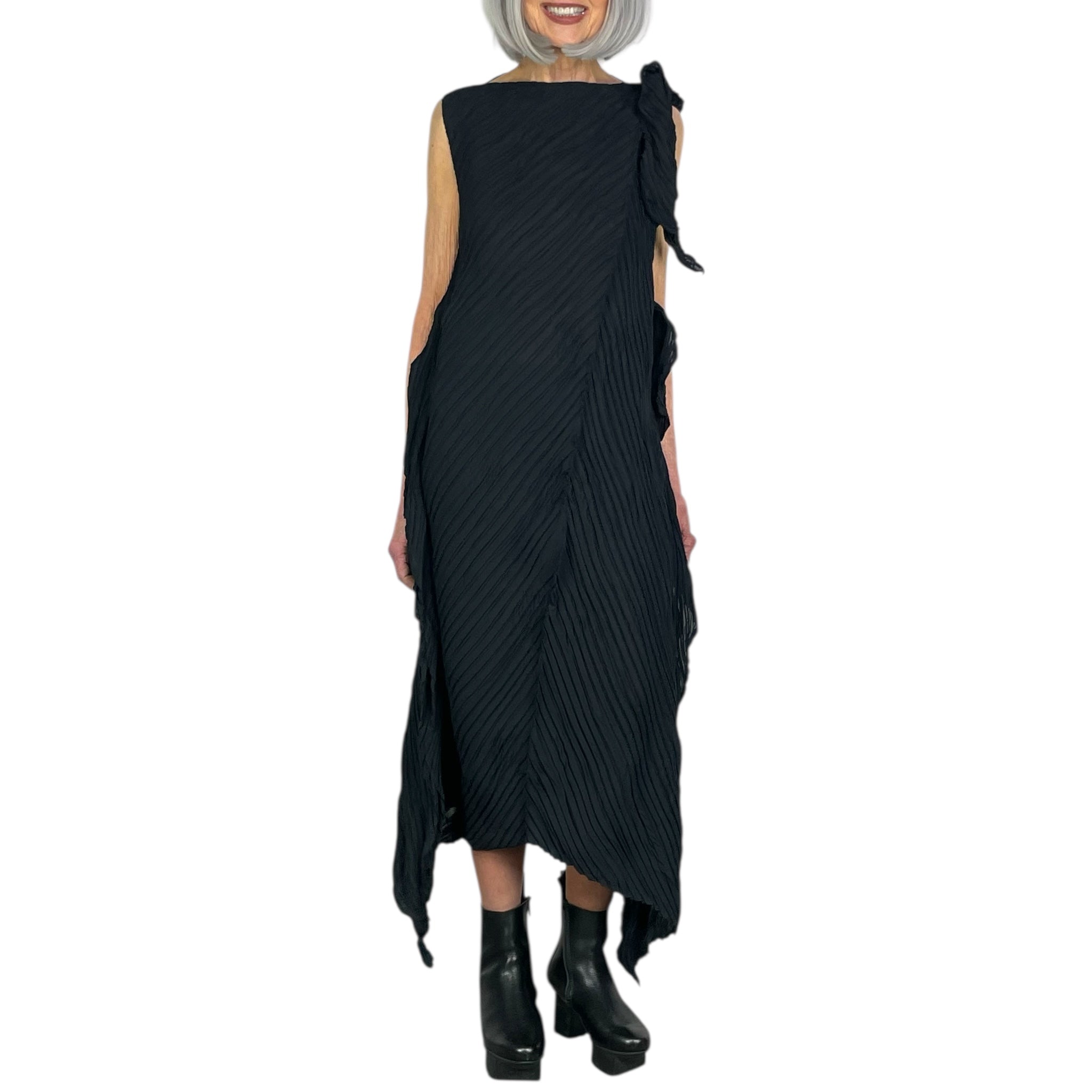 WRINKLED AND TWISTED – ISSEY MIYAKE ONLINE STORE