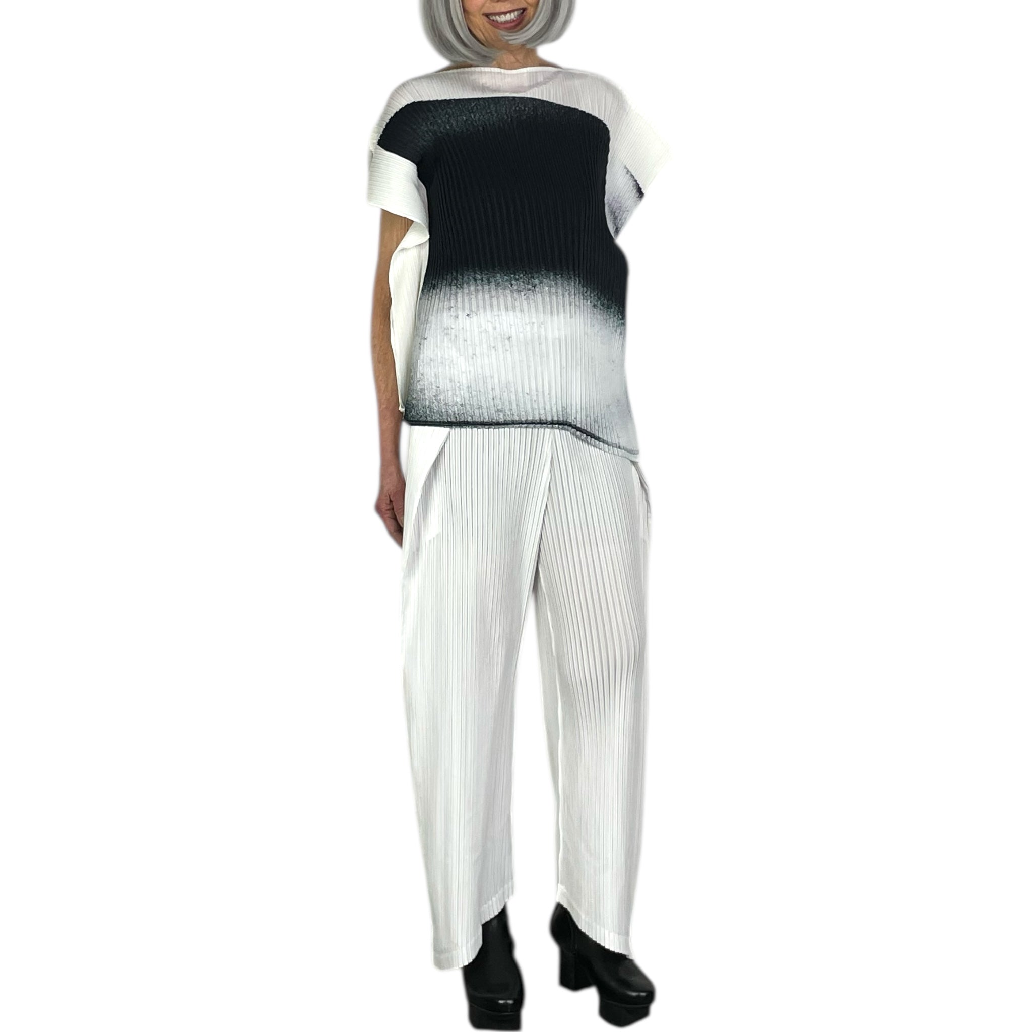 パンツ ISSEY MIYAKE SHADOW STUDY PLEATS SOLID Issey Miyake Shadow Study Pleats Solid Trousers - Bergdorf Goodman