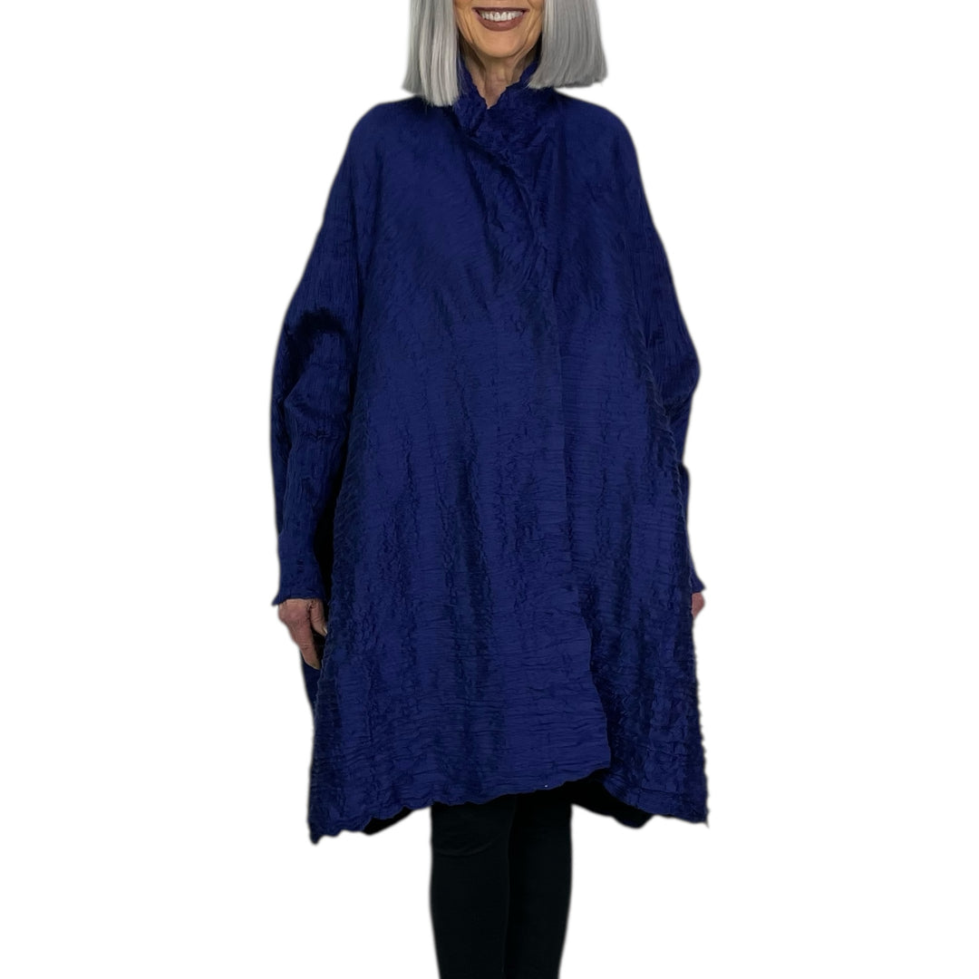 HORIZONTAL PLEAT LINED COAT