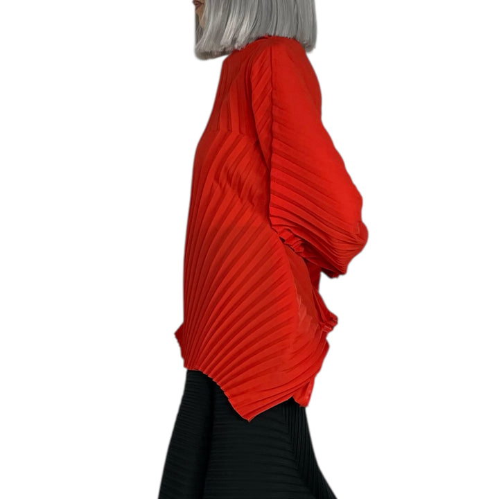 WAVE PLEATS TOP