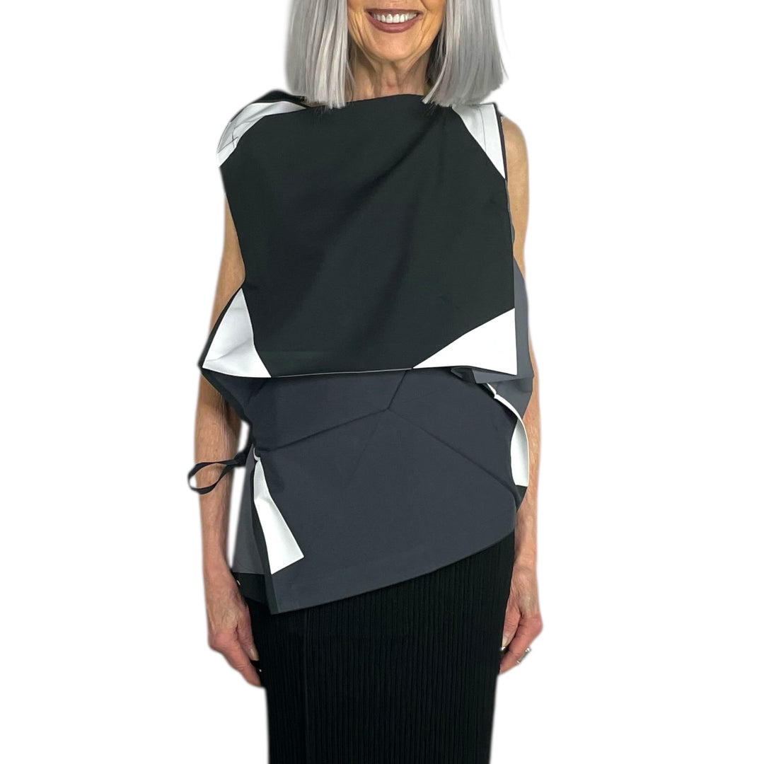 POSITIONS SLEEVELESS TOP