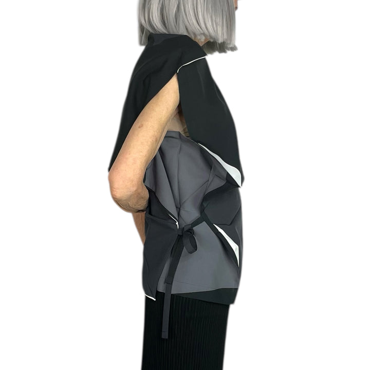 POSITIONS SLEEVELESS TOP