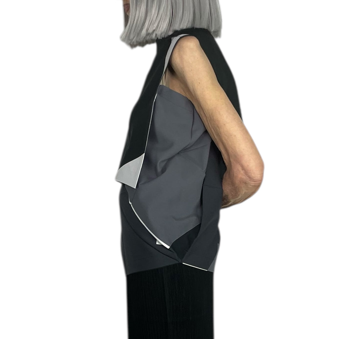 POSITIONS SLEEVELESS TOP