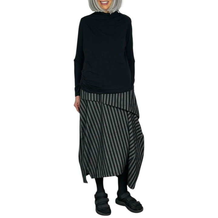 STRIPED TUCK FOLD SKIRT