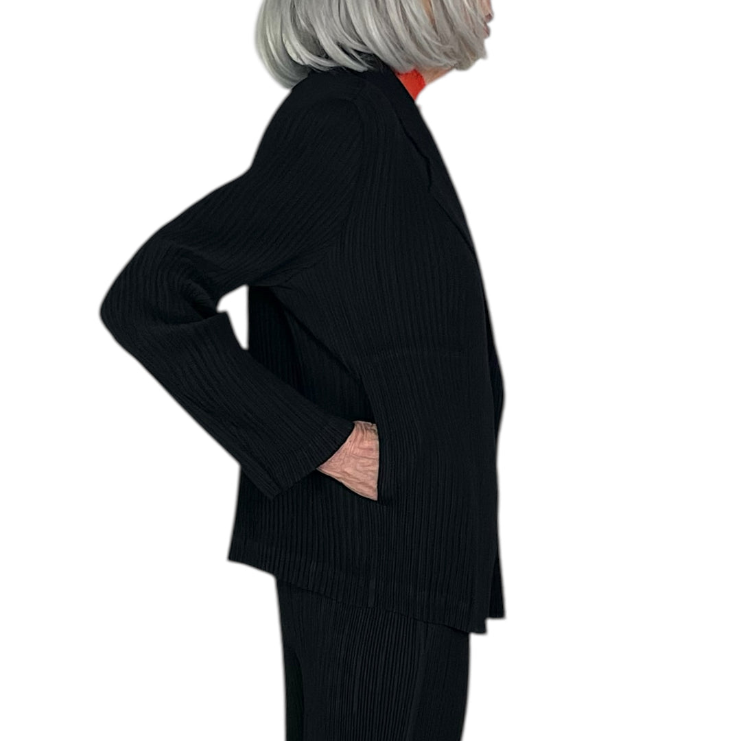 HATCHING PLEATS JACKET