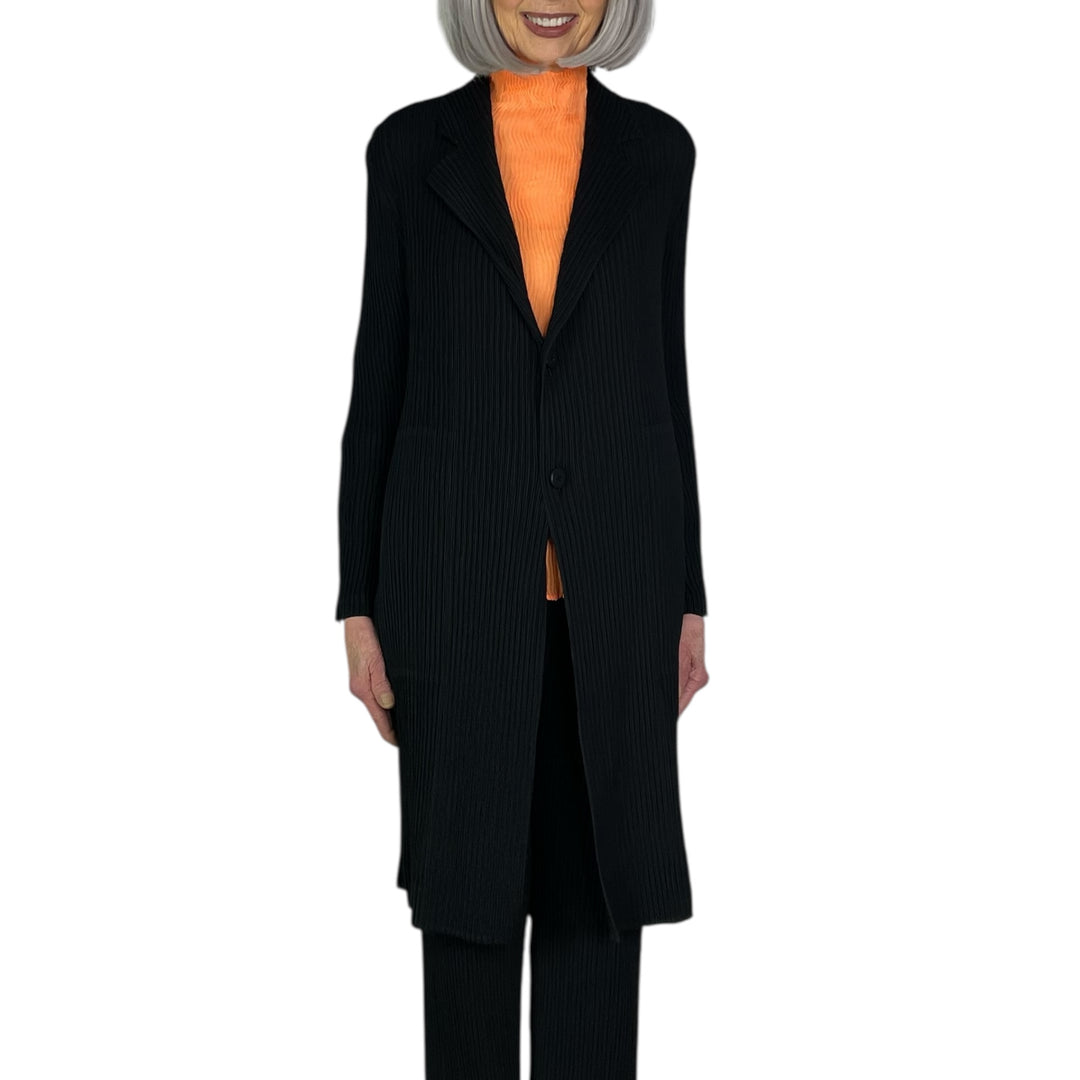 HATCHING PLEATS COAT