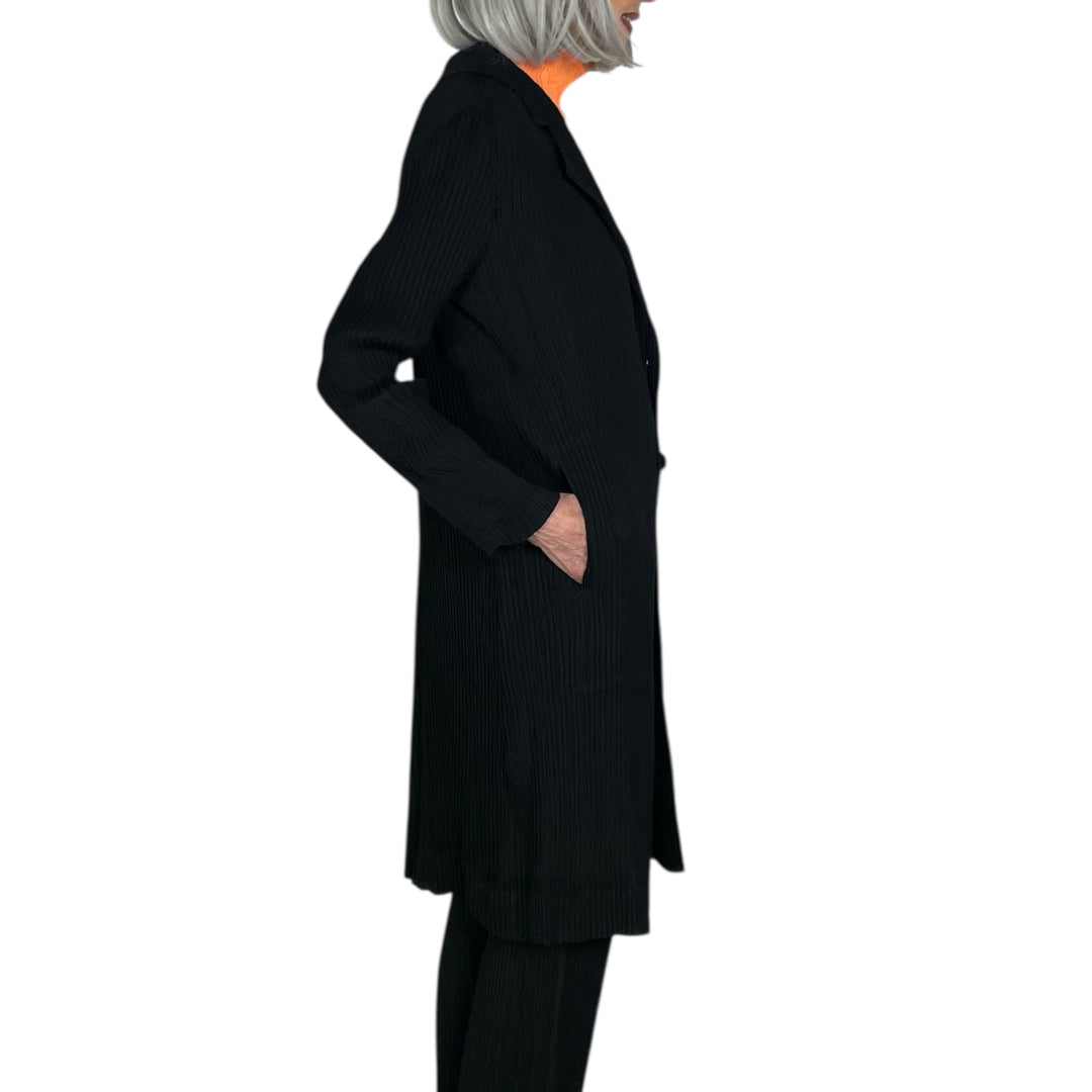 HATCHING PLEATS COAT